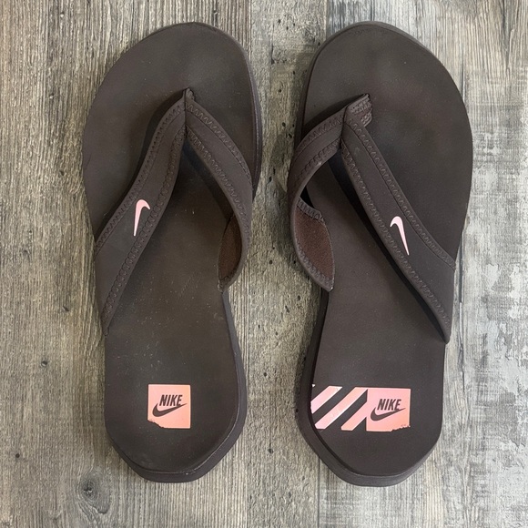 Nike Brown Flipflops - Picture 1 of 2